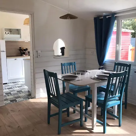 La Ptite Maison De Pour 4 Personnes Avec Jardin Tatil Evi Royan