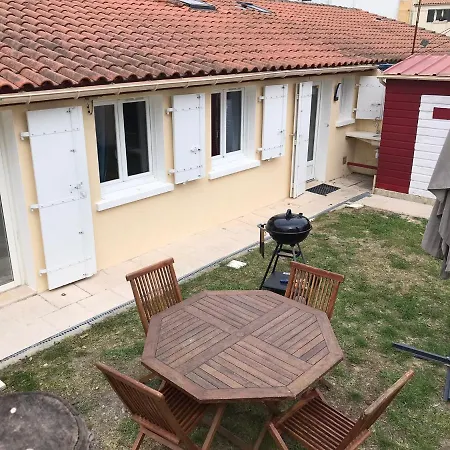 La Ptite Maison De Pour 4 Personnes Avec Jardin Tatil Evi