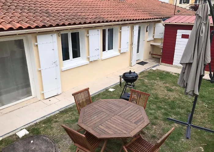 La Ptite Maison De Pour 4 Personnes Avec Jardin Dom wakacyjny